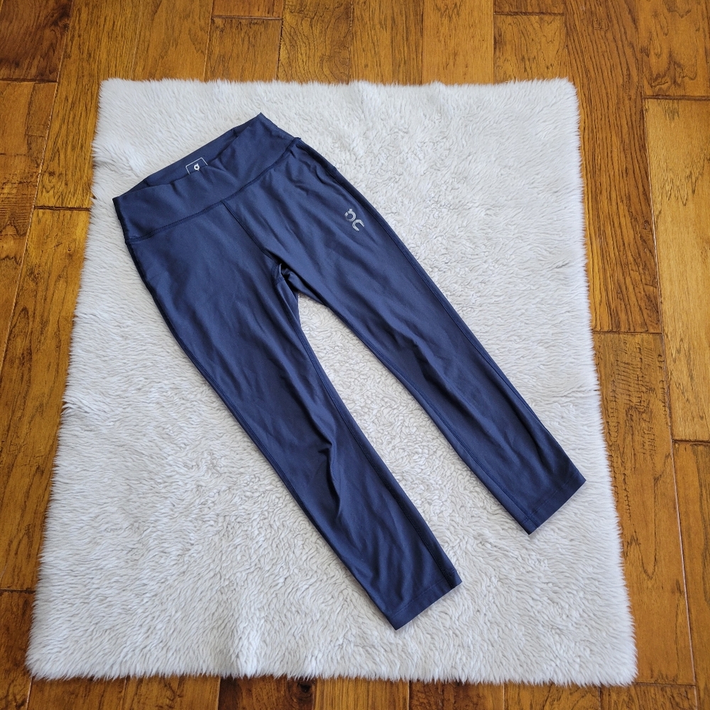 On Running Run On Clouds Active Tight Women's Xs … - image 1